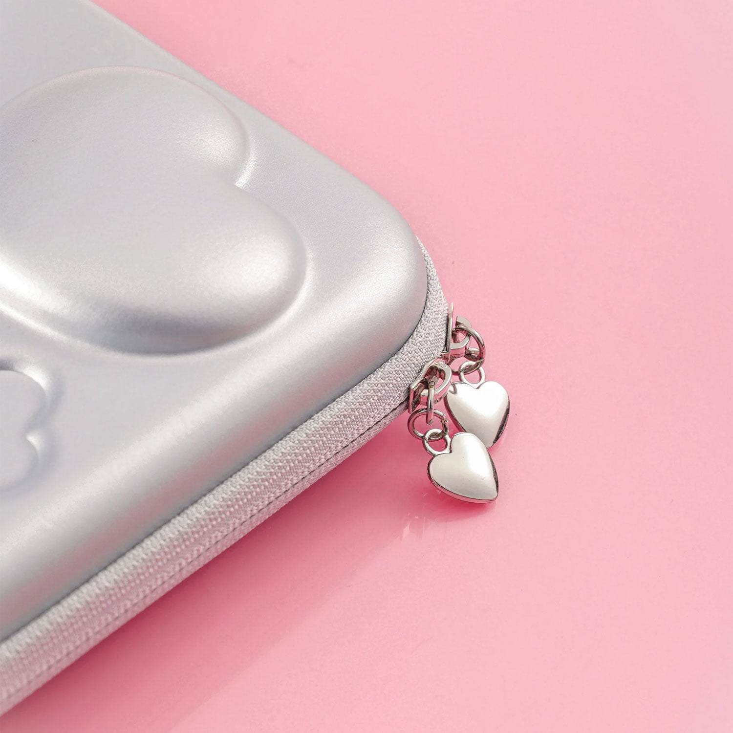 GeekShare Hello Kitty Shining Silver Heart iPad Sleeve