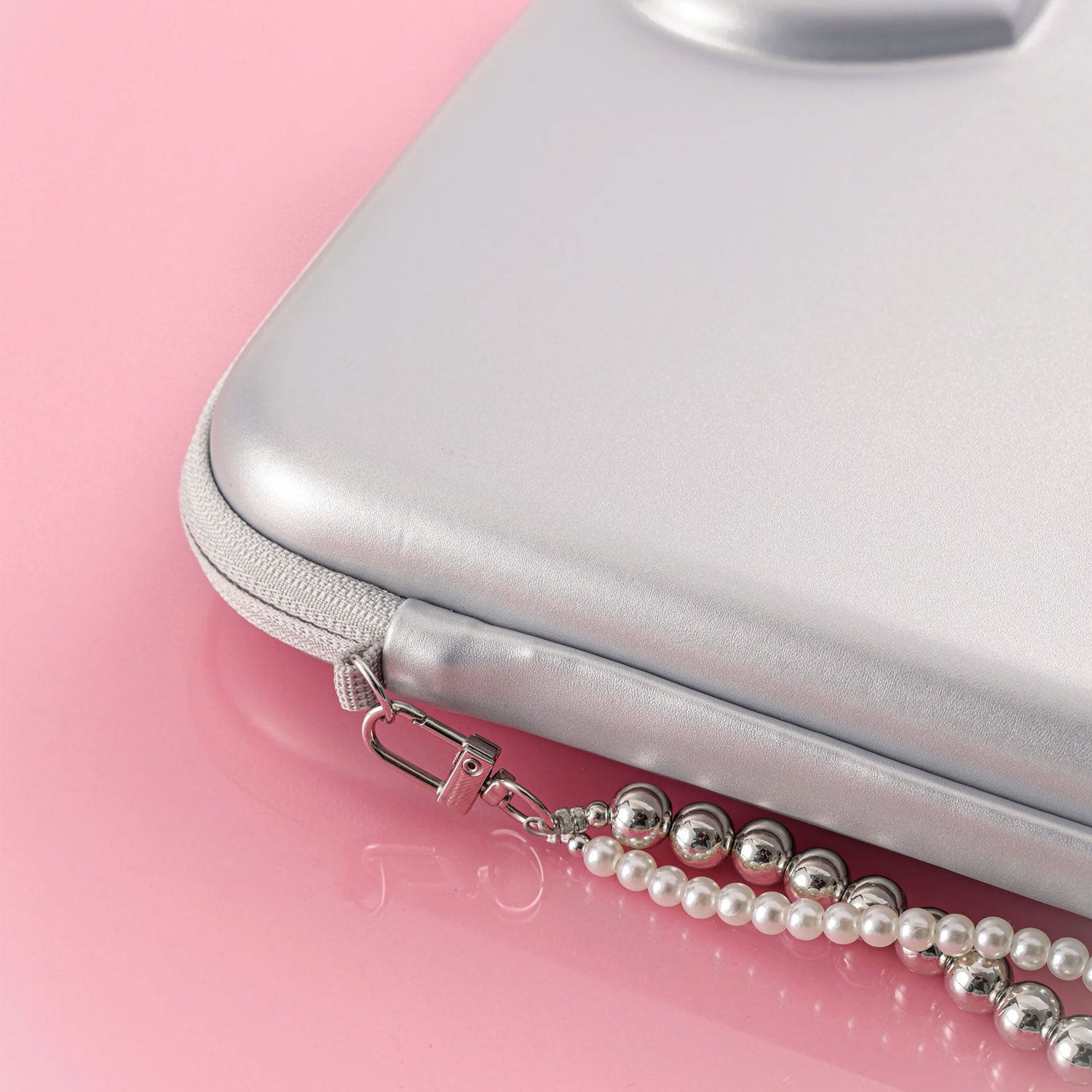 GeekShare Hello Kitty Shining Silver Heart iPad Sleeve